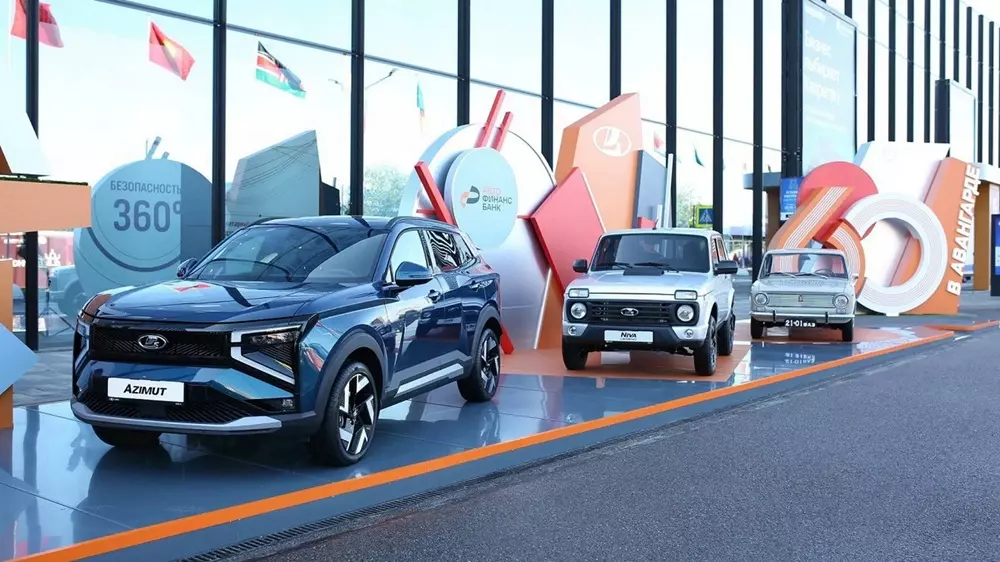 Dàn xe Lada tại Diễn đàn Kinh tế Quốc tế St. Petersburg mới diễn ra ở Nga