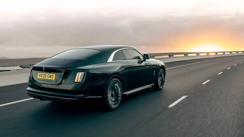 Rolls-Royce Spectre Series II sở hữu mô-tơ điện mạnh hơn và phạm vi di chuyển dài hơn