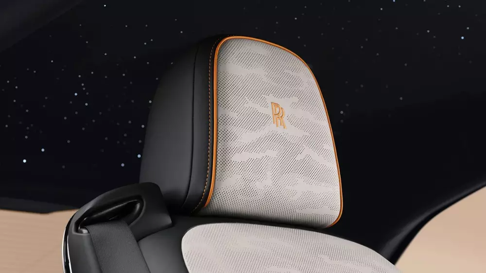 Tựa đầu ghế đục lỗ của Rolls-Royce Spectre Series II
