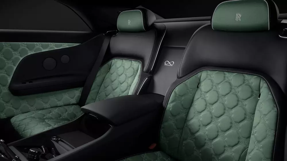 Ghế bọc da phối 2 màu của Rolls-Royce Spectre Series II