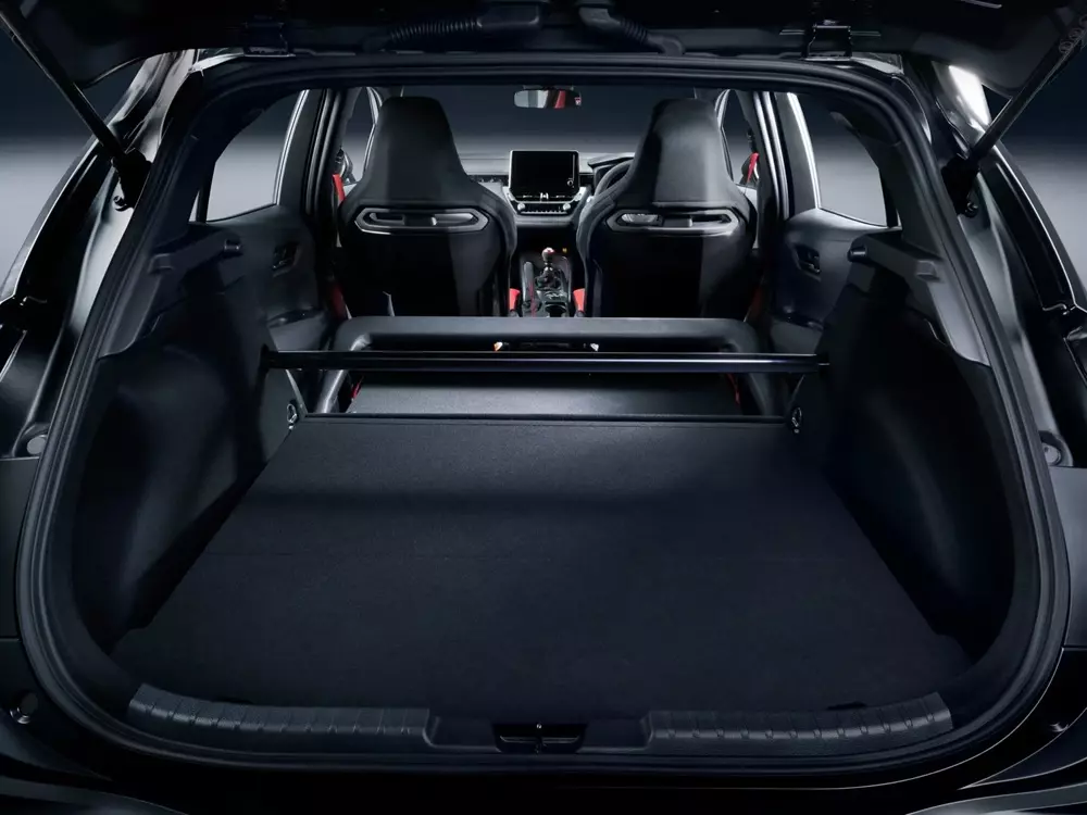Toyota GRMN Corolla chỉ sở hữu nội thất 2 chỗ ngồi