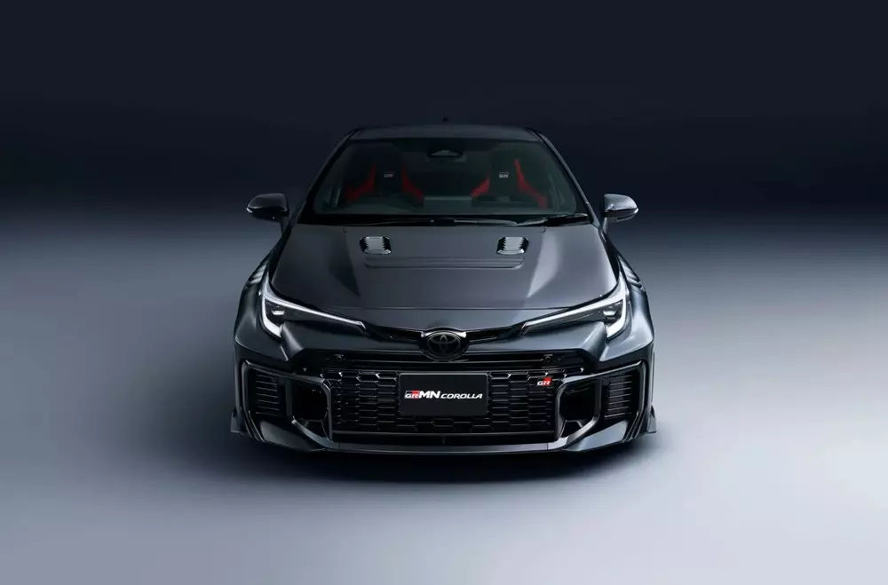 Toyota GRMN Corolla có thêm khe gió trên nắp ca-pô và chắn bùn trước