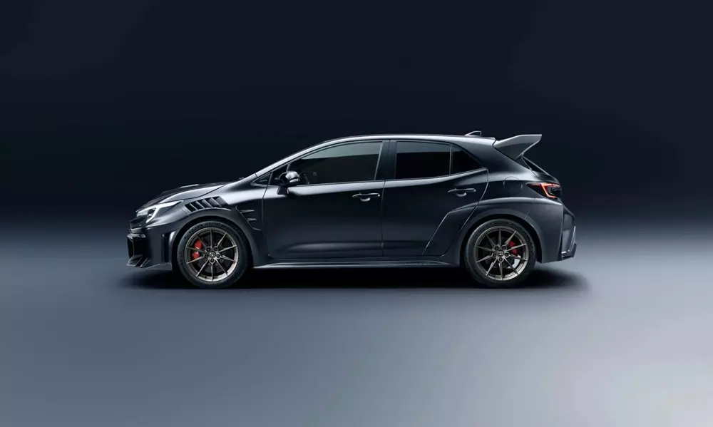 Toyota GRMN Corolla không chỉ mạnh hơn bản thường mà còn nhẹ hơn