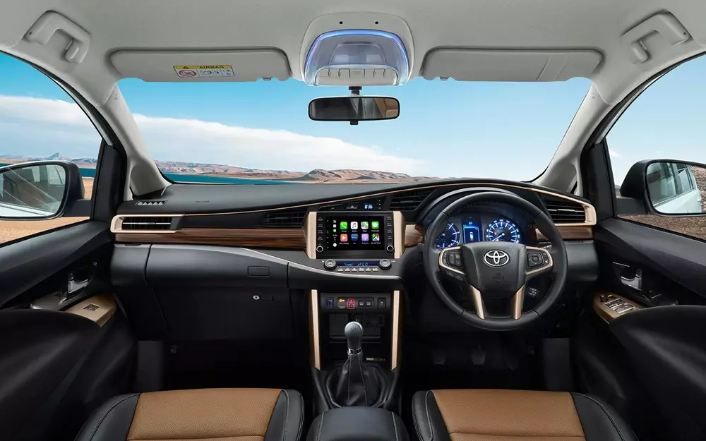 Nội thất của Toyota Innova Crysta 2026 có thêm những điểm nhấn màu đồng Grace Copper mới