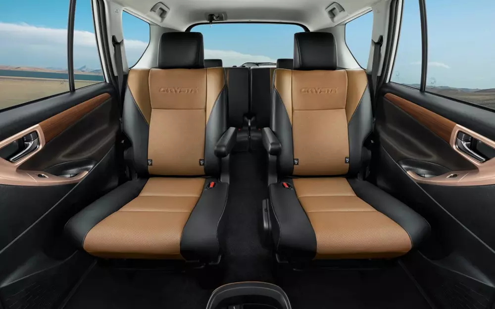Ghế của Toyota Innova Crysta 2026 được bọc da 2 tông màu