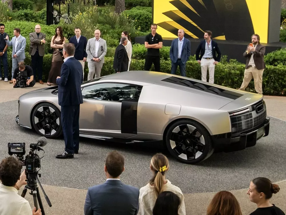Audi Nuvolari sở hữu sức mạnh từ Lamborghini.