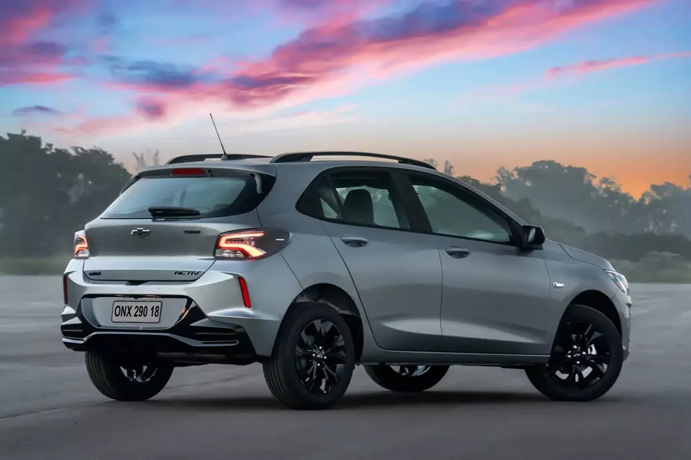Chevrolet Onix Ativ 2027 là SUV cỡ nhỏ với khoảng sáng gầm lớn hơn cả Ford Explorer