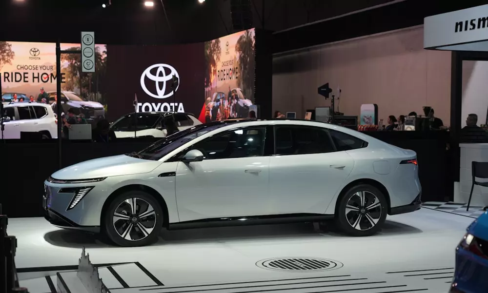 Nissan Primera là đối thủ của Toyota Camry
