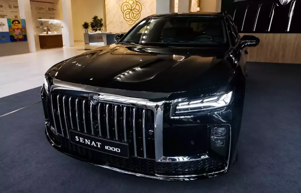 Senat 900 thực chất là phiên bản đổi tên và logo của Hồng Kỳ H9 Senat 900 thực chất là phiên bản đổi tên và logo của Hồng Kỳ H9