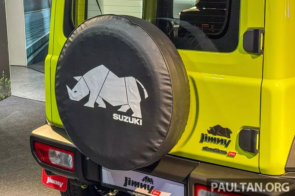Vỏ lốp dự phòng có hình con tê giác của Suzuki Jimny Rhino Plus Vỏ lốp dự phòng có hình con tê giác của Suzuki Jimny Rhino Plus