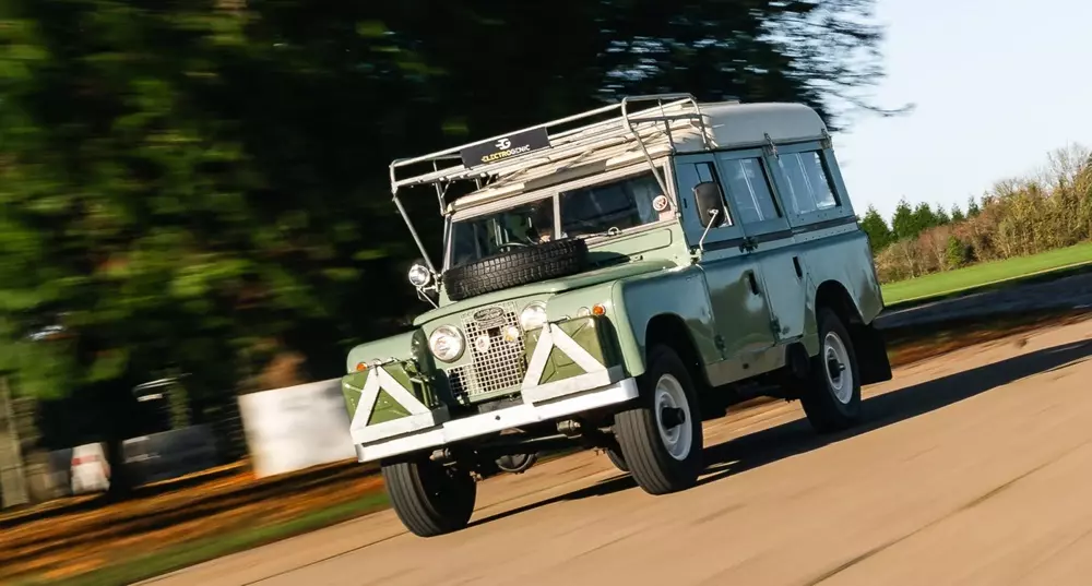 Chiếc Land Rover Series IIA 109 Dormobile của Jason Momoa