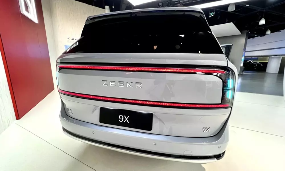 Zeekr 9X sở hữu kích thước lớn và nội thất 6 chỗ ngồi với cấu hình ghế 2+2+2 Zeekr 9X sở hữu kích thước lớn và nội thất 6 chỗ ngồi với cấu hình ghế 2+2+2