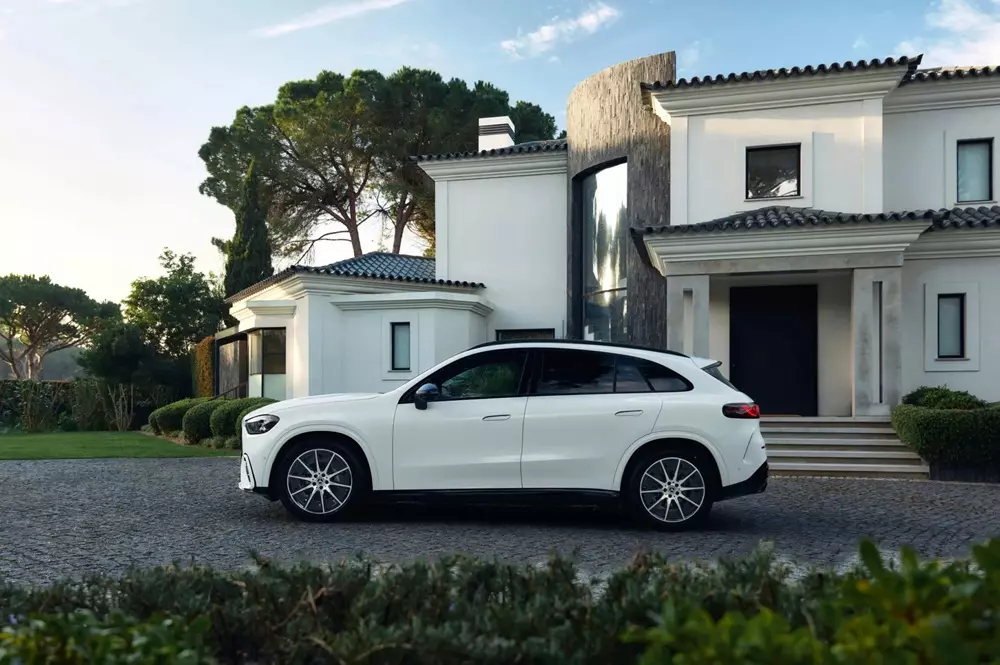 Mercedes-Benz GLC EQ sở hữu kích thước khá lớn Mercedes-Benz GLC EQ sở hữu kích thước khá lớn