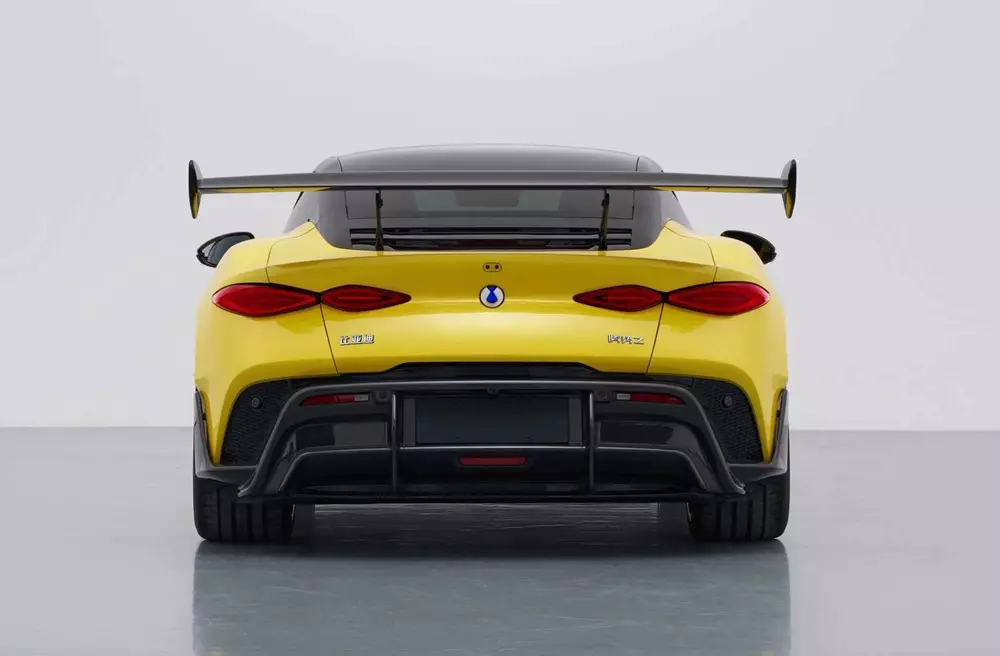 Denza Z Coupe bản cao cấp sở hữu cánh gió cỡ lớn phía sau Denza Z Coupe bản cao cấp sở hữu cánh gió cỡ lớn phía sau