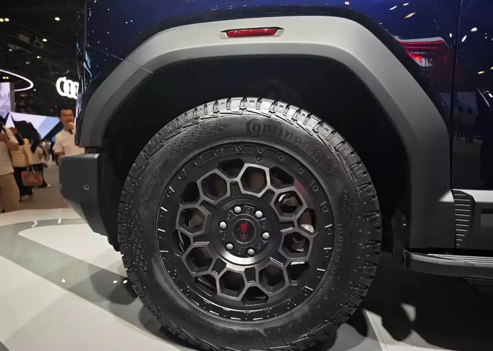 Bộ mâm mang phong cách off-road của Hongqi G919 Bộ mâm mang phong cách off-road của Hongqi G919