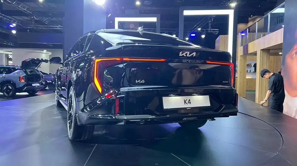 Kia K4 sở hữu cụm đèn hậu lấy cảm hứng thiết kế từ bản đồ sao