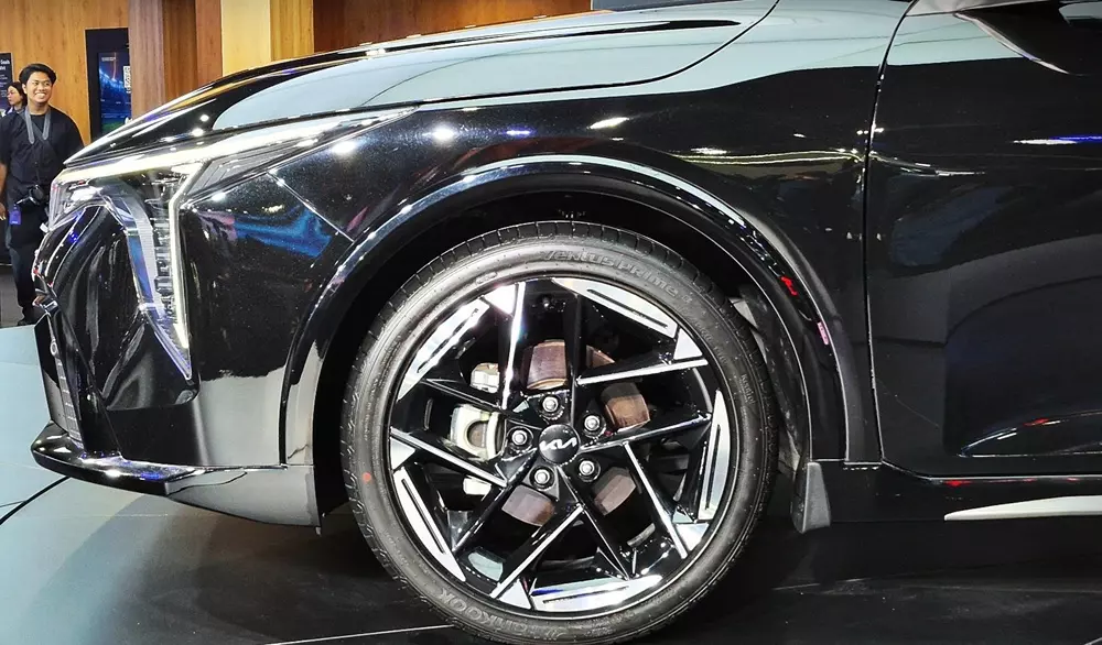 Kia K4 sở hữu bộ mâm 18 inch 
