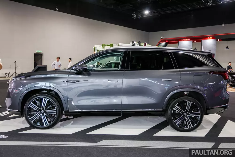 MG QS nằm lơ lửng giữa phân khúc SUV cỡ trung và cỡ lớn. MG QS nằm lơ lửng giữa phân khúc SUV cỡ trung và cỡ lớn.