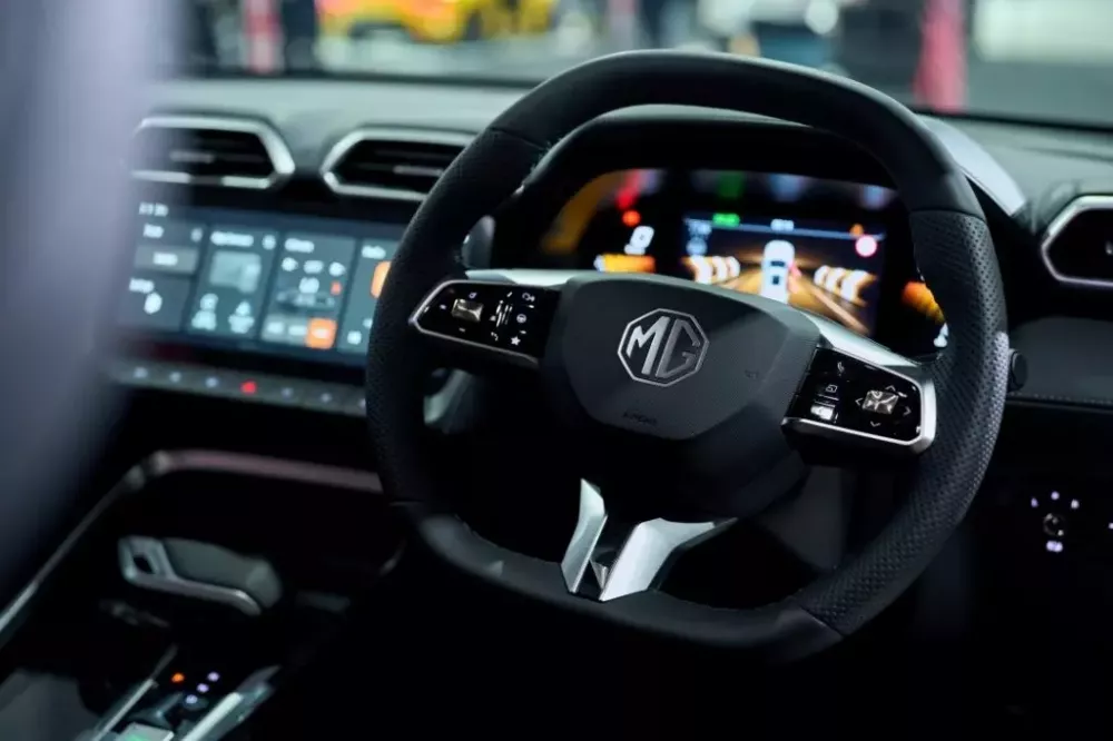 MG ZS Hybrid+ sở hữu vô lăng D-cut và bảng đồng hồ kỹ thuật số MG ZS Hybrid+ sở hữu vô lăng D-cut và bảng đồng hồ kỹ thuật số