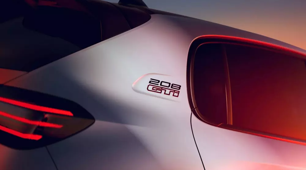 Logo trên cột C của Peugeot e-208 GTi Logo trên cột C của Peugeot e-208 GTi