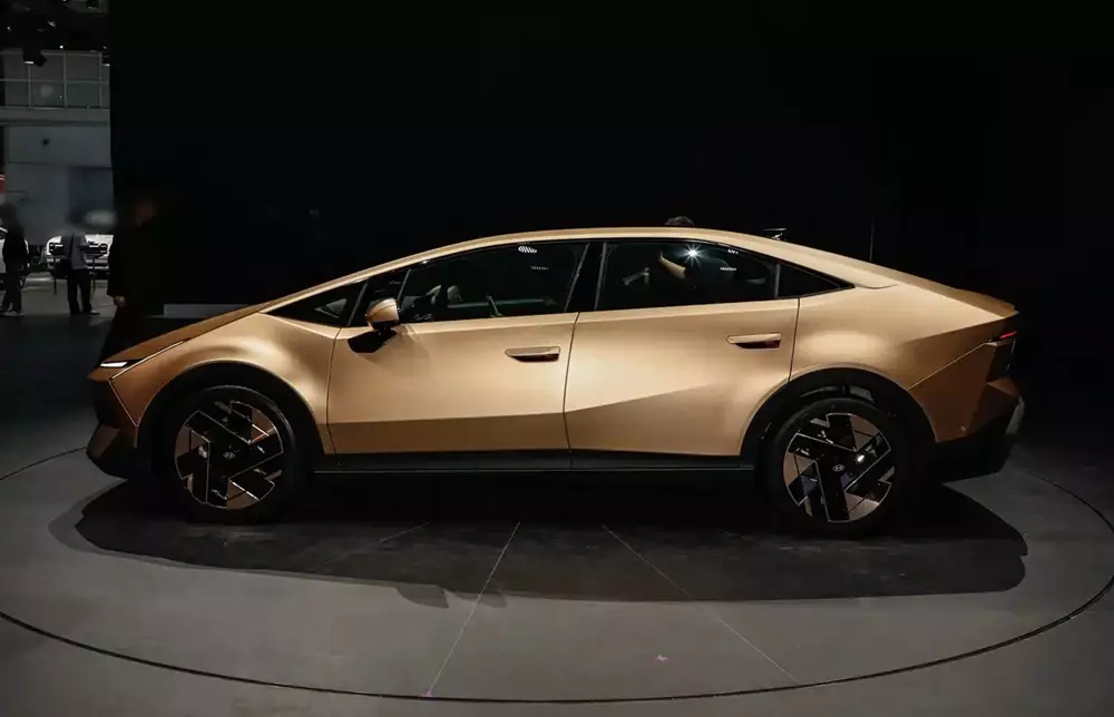 Hyundai Ioniq V có kích thước khá lớn Hyundai Ioniq V có kích thước khá lớn