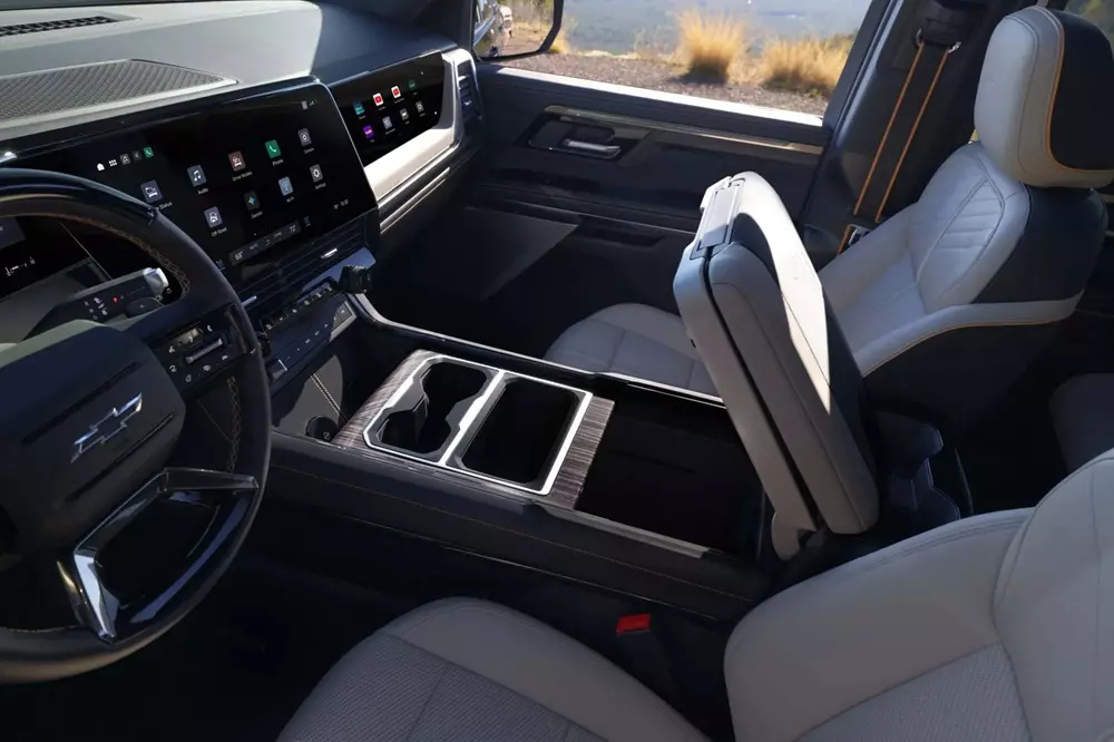 Chevrolet Silverado 2027 dùng bệ tì tay trung tâm Multi-Flex tái thiết kế Chevrolet Silverado 2027 dùng bệ tì tay trung tâm Multi-Flex tái thiết kế