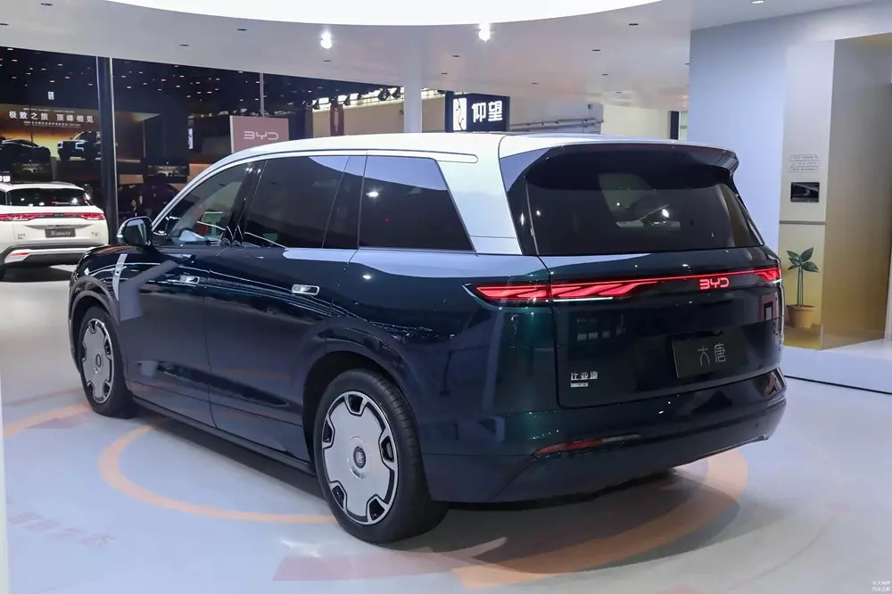 BYD Datang có hệ thống đánh lái bánh sau