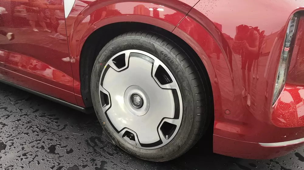 Bộ mâm đặc khá ấn tượng của BYD Datang