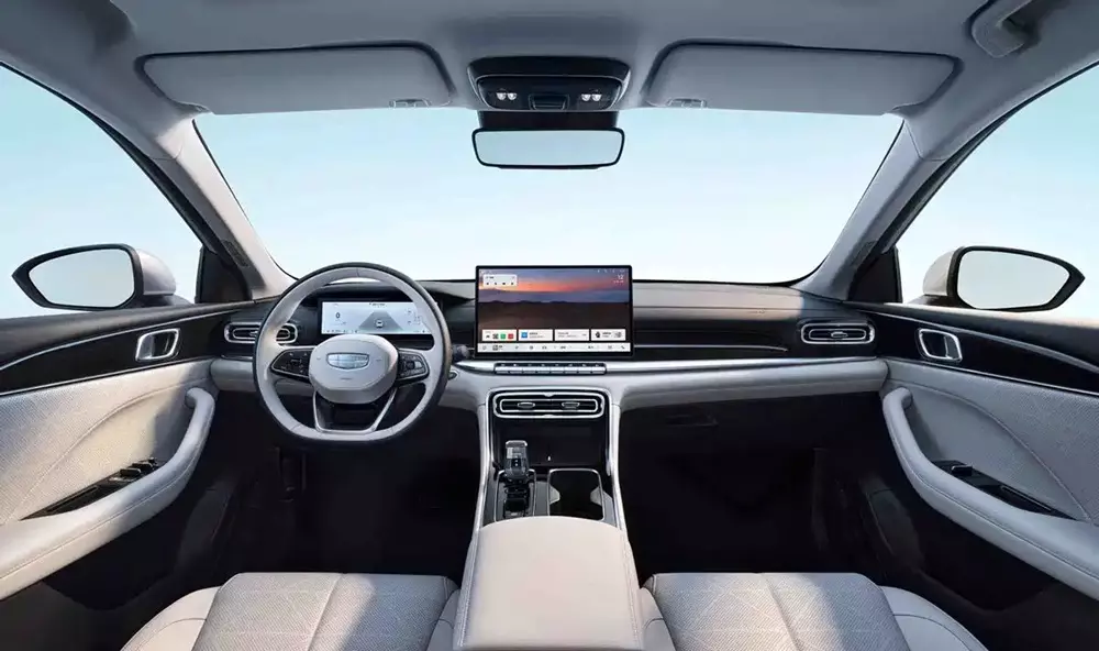Khoang lái của Geely Emgrand i-HEV