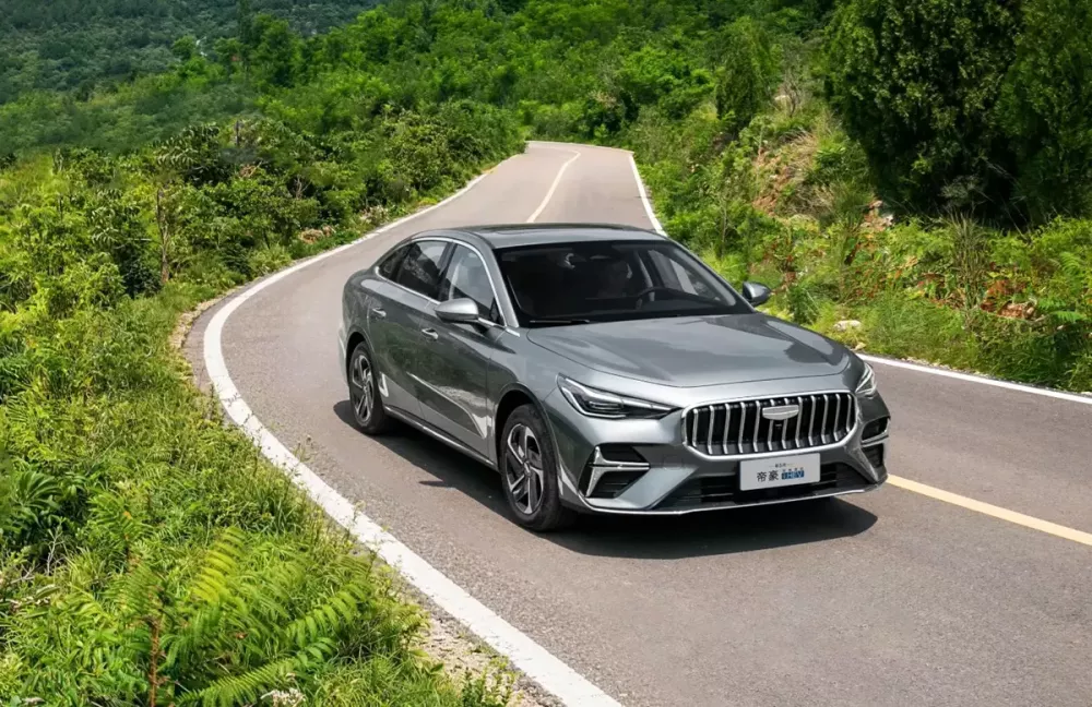 Geely Emgrand i-HEV có các tính năng an toàn đầy đủ