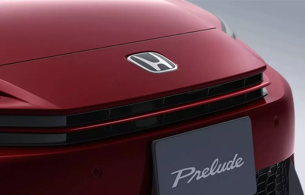 Honda Prelude Limited Edition 2027 sở hữu nẹp màu đỏ ở giữa lưới tản nhiệt