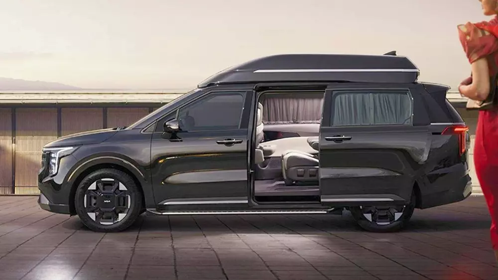 Kia Carnival High Roof cũng được trang bị cửa lùa chỉnh điện bên sườn Kia Carnival High Roof cũng được trang bị cửa lùa chỉnh điện bên sườn