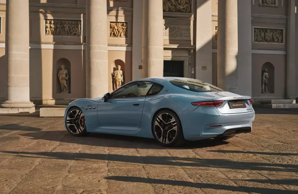 Maserati GranTurismo và GranCabrio 2027 bản Folgore có phạm vi di chuyển tăng nhẹ lên 401 km Maserati GranTurismo và GranCabrio 2027 bản Folgore có phạm vi di chuyển tăng nhẹ lên 401 km