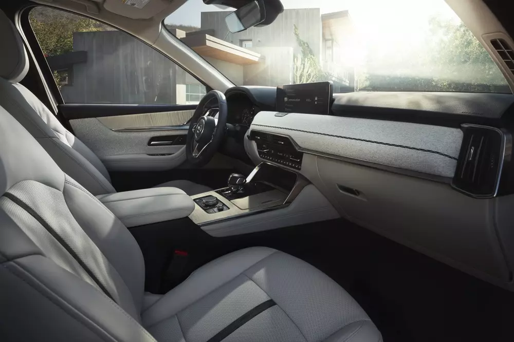 Khoang lái của Mazda CX-90