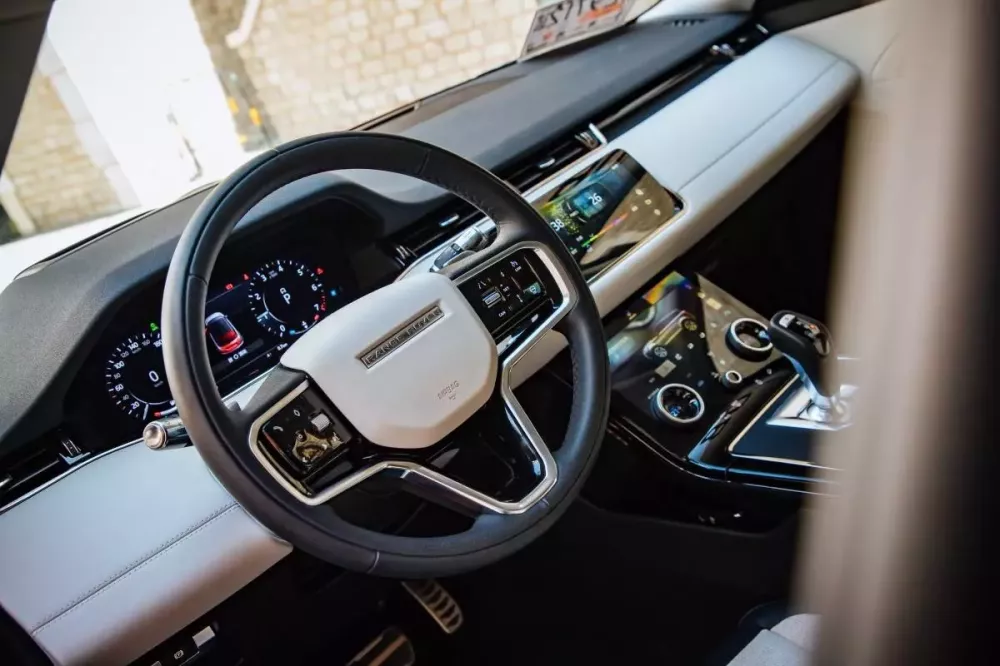 Khoang lái của Range Rover Evoque L Khoang lái của Range Rover Evoque L