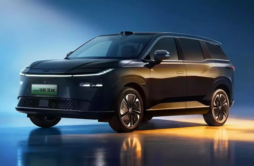 Hầu như mọi chi tiết trên Toyota bZ3X Knight Edition đều sơn màu tối