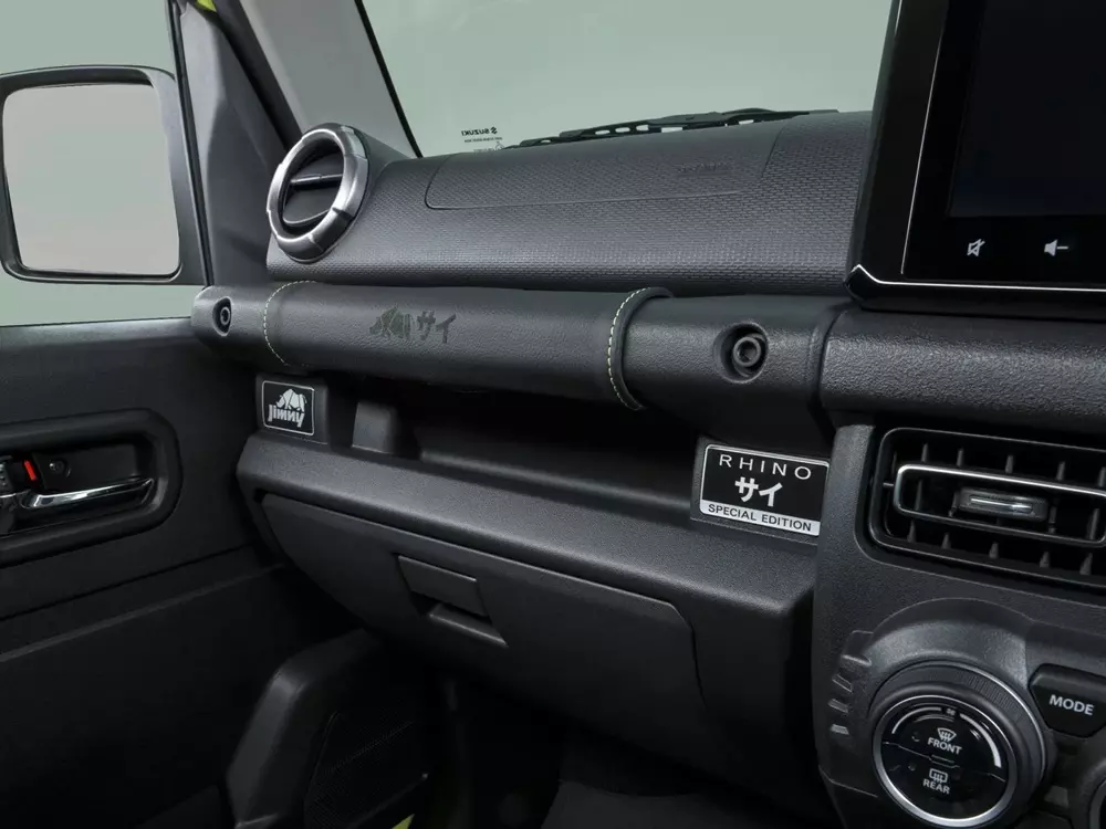 Chủ đề tê giác được áp dụng cho nội thất của Suzuki Jimny XL Rhino Special Edition Chủ đề tê giác được áp dụng cho nội thất của Suzuki Jimny XL Rhino Special Edition