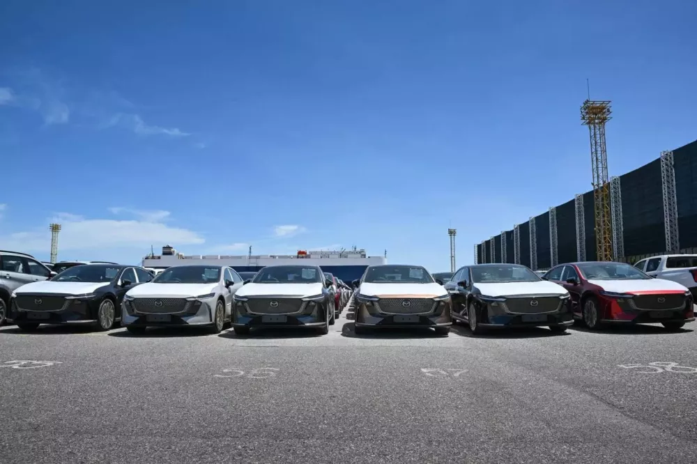 Lô xe Mazda 6e cập bến Thái Lan Lô xe Mazda 6e cập bến Thái Lan