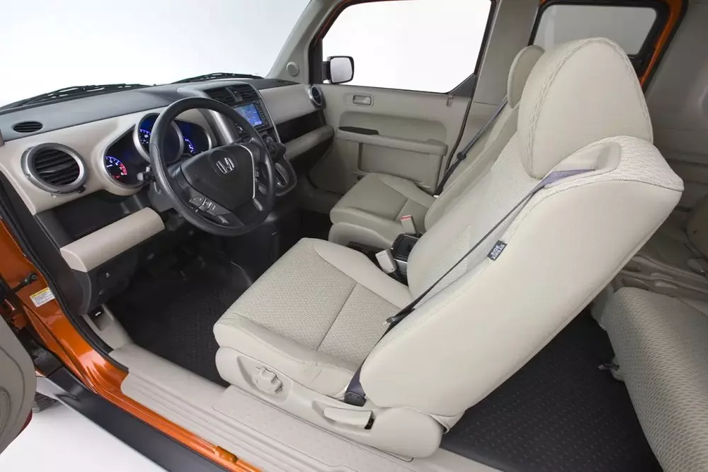 Khoang lái của Honda Element thế hệ cũ