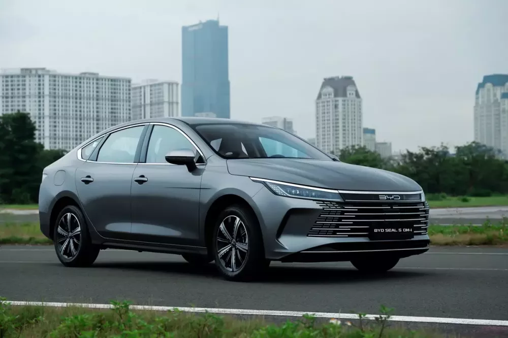 BYD Seal 5 nhận ưu đãi 100% phí trước bạ - mẫu xe PHEV có giá dễ tiếp cận nhất phân khúc.