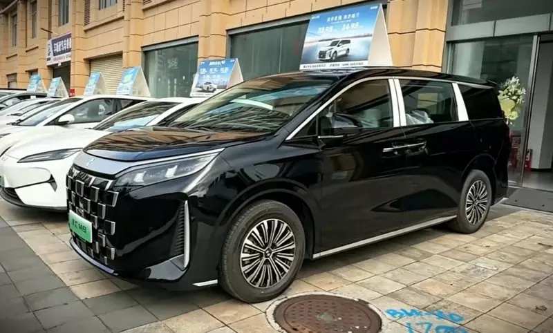 Phiên bản chạy dịch vụ với giá rẻ hơn của BYD M9 cập bến đại lý, chờ ngày bán ra