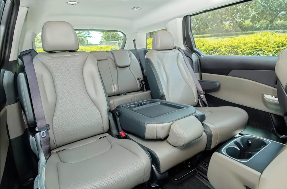 Kia Carnival Hybrid Luxury 8S sở hữu nội thất 8 chỗ ngồi