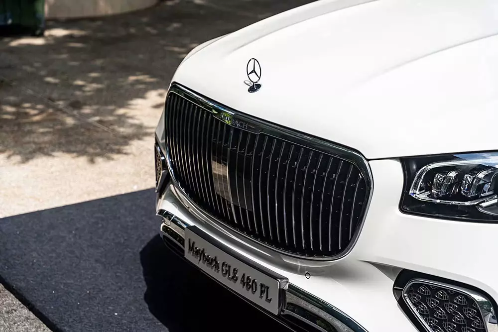 Lưới tản nhiệt với các nan nằm dọc của Mercedes-Maybach GLS 480 4Matic 2027 không thay đổi
