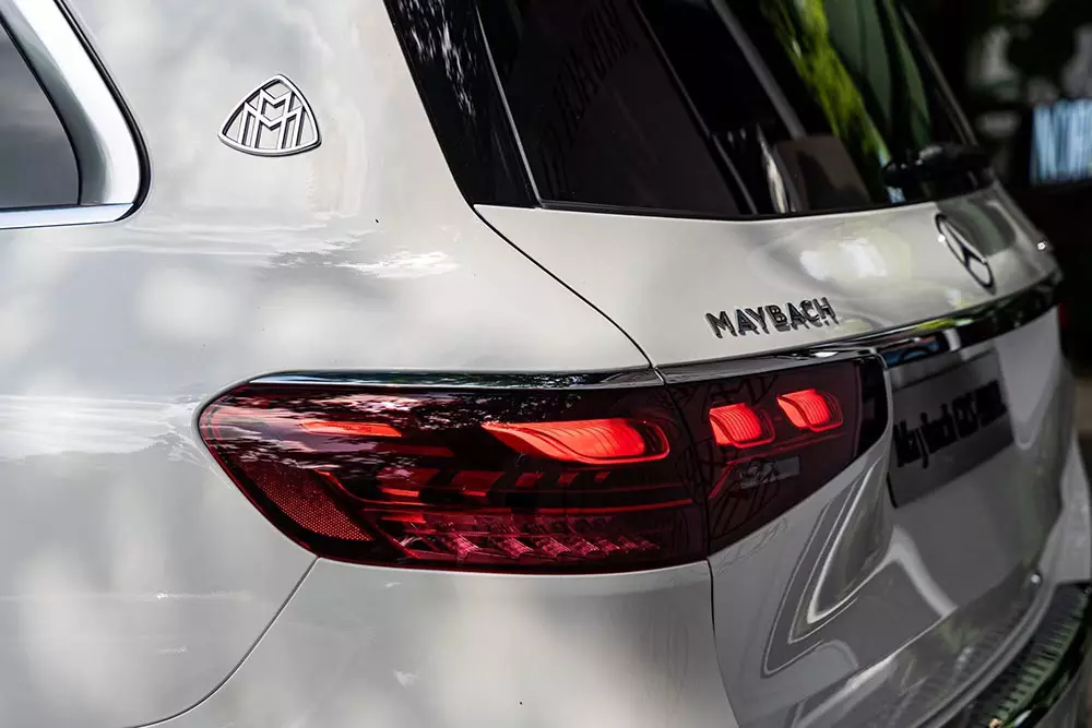 Mercedes-Maybach GLS 480 4Matic 2027 được làm mới đồ họa đèn hậu