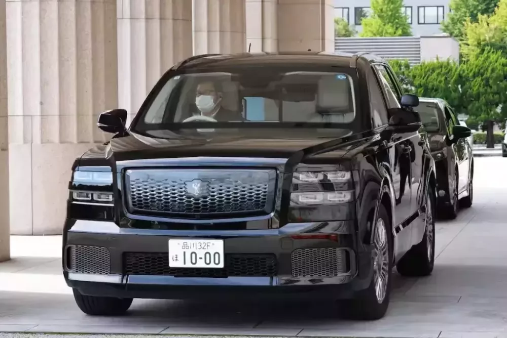 Chi phí của chiếc xe công vụ Toyota Century SUV này không được tiết lộ