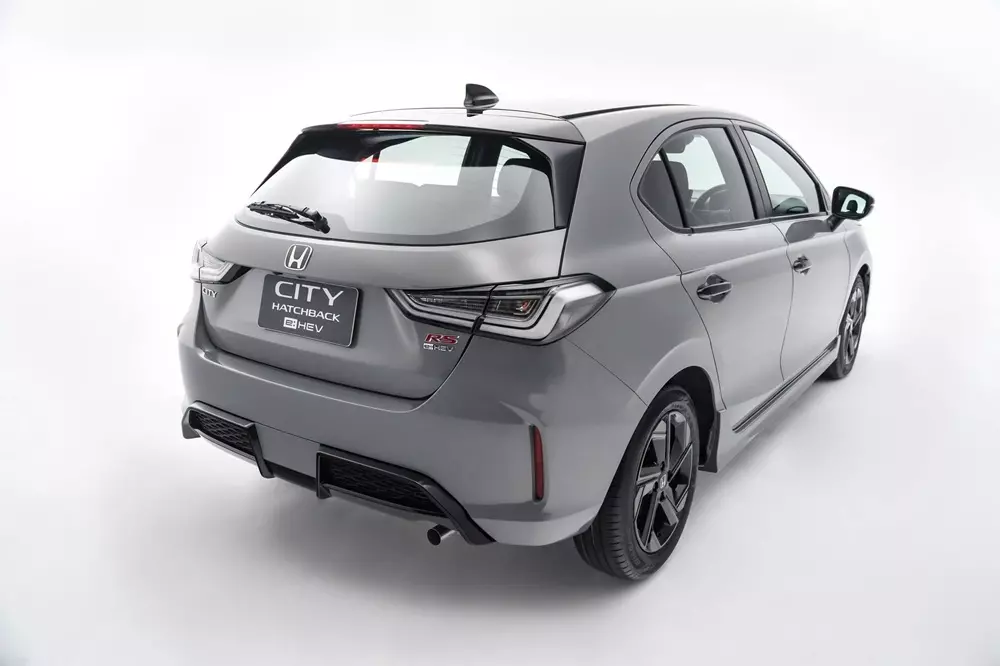 Honda City Hatchback 2026 không thay đổi thiết kế cản sau