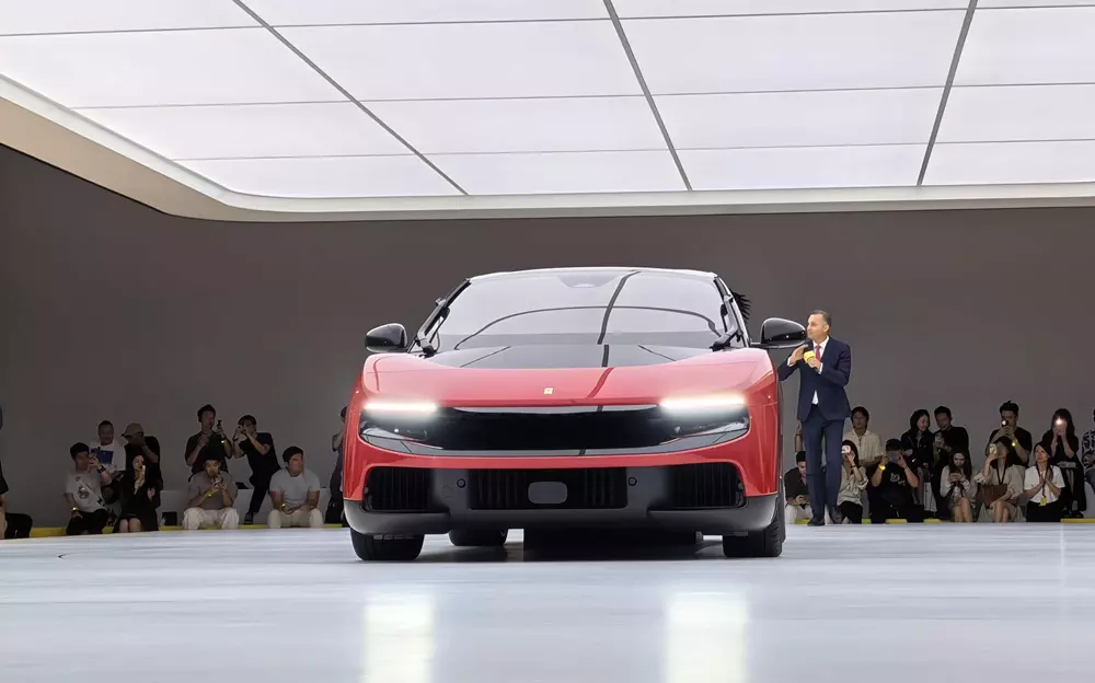 Ferrari Luce tuy đắt hơn các đối thủ nội địa nhưng giúp chủ nhân thể hiện được địa vị xã hội của mình