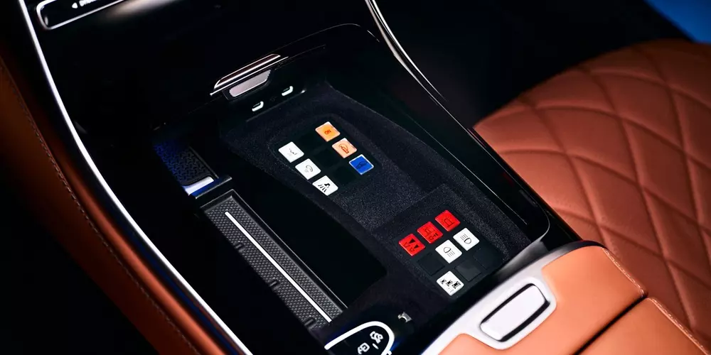 Cụm điều khiển trung tâm của Mercedes-Benz S 450 4Matic Luxury