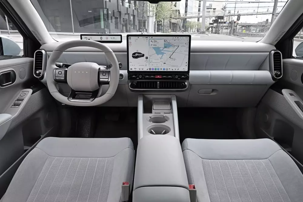 Khoang lái của Hyundai Ioniq 3 bản tiêu chuẩn Khoang lái của Hyundai Ioniq 3 bản tiêu chuẩn