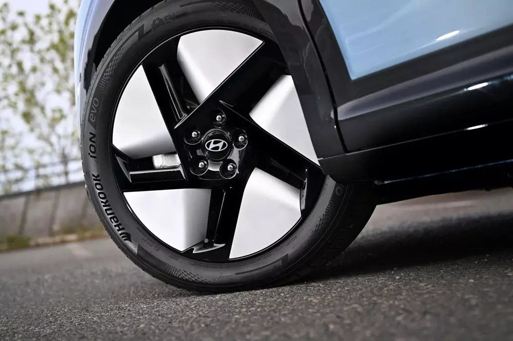 Hyundai Ioniq 3 bản tiêu chuẩn dùng mâm có đường kính từ 16-18 inch Hyundai Ioniq 3 bản tiêu chuẩn dùng mâm có đường kính từ 16-18 inch